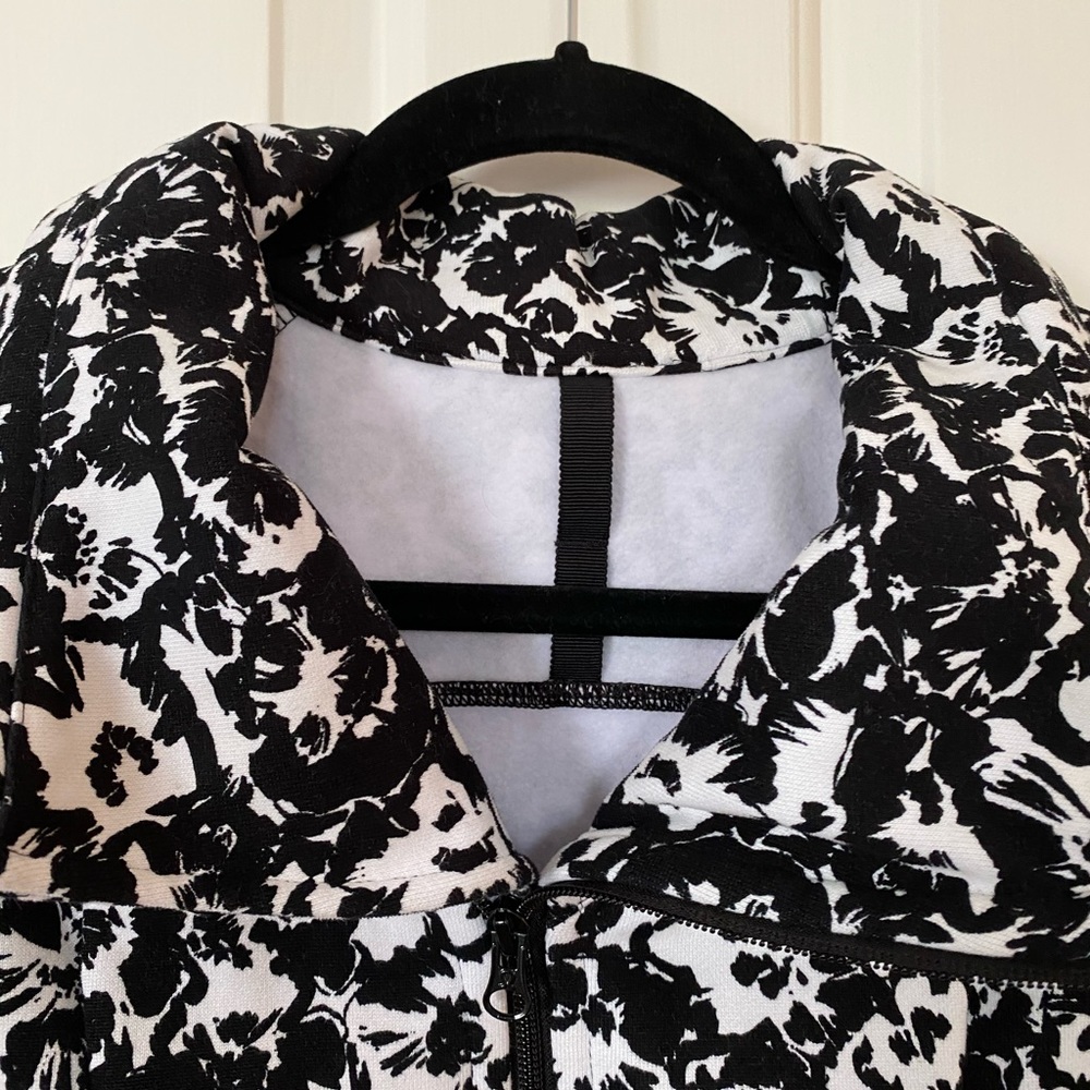 Lululemon Jacket - Picture 2 of 6